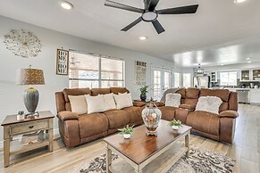 Glendale Gem: Outdoor Pool Table & Kitchen!