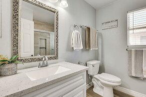 Glendale Gem: Outdoor Pool Table & Kitchen!