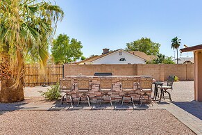 Glendale Gem: Outdoor Pool Table & Kitchen!