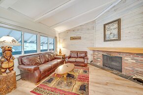 Near Hiking: Renovated Breck Condo w/ Tennis Court