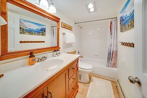 Near Hiking: Renovated Breck Condo w/ Tennis Court