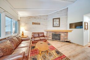 Near Hiking: Renovated Breck Condo w/ Tennis Court
