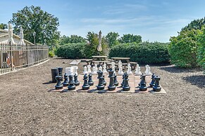 Branson Getaway w/ Pool Access < 4 Mi to 76 Strip!