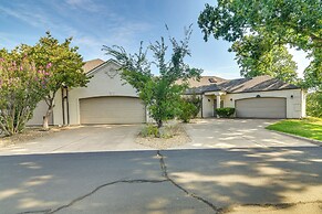 Branson Getaway w/ Pool Access < 4 Mi to 76 Strip!