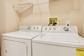 Branson Getaway w/ Pool Access < 4 Mi to 76 Strip!