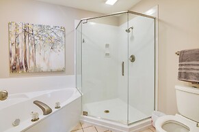 Branson Getaway w/ Pool Access < 4 Mi to 76 Strip!