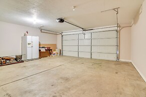 Branson Getaway w/ Pool Access < 4 Mi to 76 Strip!