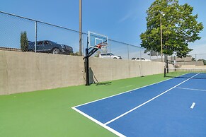 Branson Getaway w/ Pool Access < 4 Mi to 76 Strip!