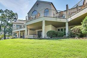 Branson Getaway w/ Pool Access < 4 Mi to 76 Strip!