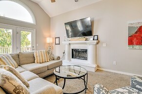 Branson Getaway w/ Pool Access < 4 Mi to 76 Strip!