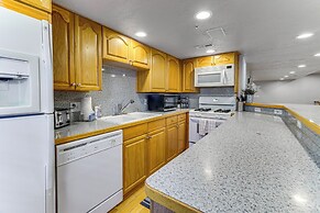 Sprawling Utah Mansion w/ Private Hot Tub & Sauna