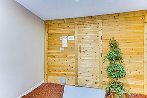 Sprawling Utah Mansion w/ Private Hot Tub & Sauna