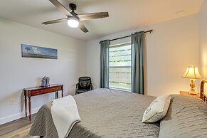 3 Mi to Golf: Getaway w/ Lanai in Cape Coral