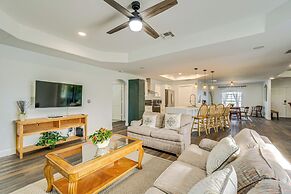 3 Mi to Golf: Getaway w/ Lanai in Cape Coral