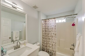 Near Shopping & Restaurants: Cape Coral Getaway