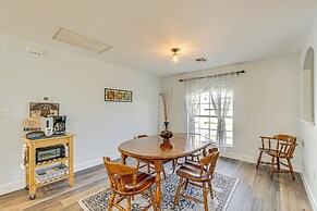 Near Shopping & Restaurants: Cape Coral Getaway