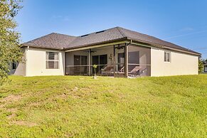 Near Shopping & Restaurants: Cape Coral Getaway