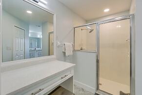 Near Shopping & Restaurants: Cape Coral Getaway