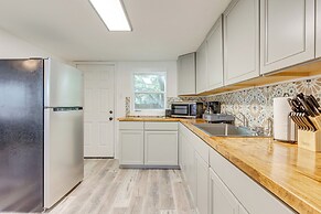 Charming Mobile Vacation Rental: 4 Mi to Downtown!