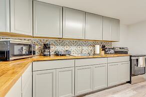 Charming Mobile Vacation Rental: 4 Mi to Downtown!