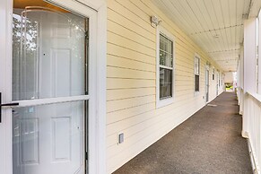 Myrtle Beach Condo w/ Pool: 7 Mi to Downtown!