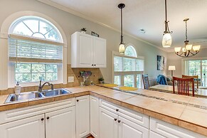 Myrtle Beach Condo w/ Pool: 7 Mi to Downtown!