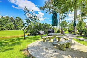 Myrtle Beach Condo w/ Pool: 7 Mi to Downtown!