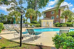 Myrtle Beach Condo w/ Pool: 7 Mi to Downtown!
