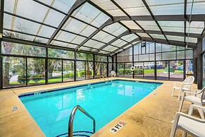 Myrtle Beach Condo w/ Pool: 7 Mi to Downtown!