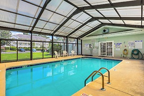 Myrtle Beach Condo w/ Pool: 7 Mi to Downtown!