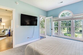 Myrtle Beach Condo w/ Pool: 7 Mi to Downtown!