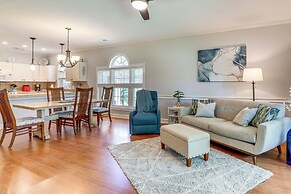 Myrtle Beach Condo w/ Pool: 7 Mi to Downtown!