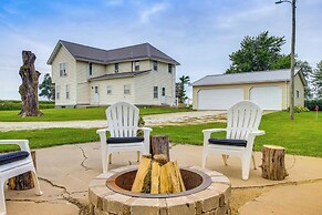 Marion Retreat w/ Patio, Grills & Fire Pit