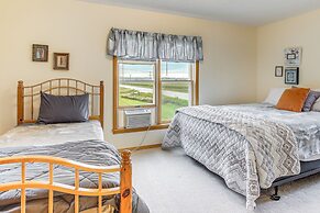 Marion Retreat w/ Patio, Grills & Fire Pit