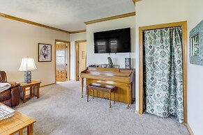 Marion Retreat w/ Patio, Grills & Fire Pit