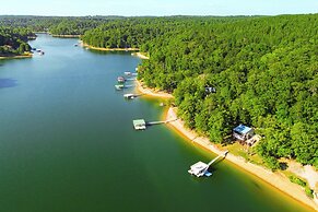Lewis Smith Lake Retreat w/ Dock & Deck!