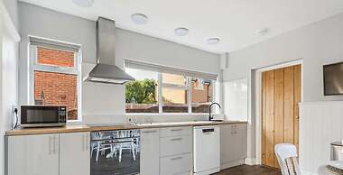 Fern House - Cosy 3 Bedroom House With Garden