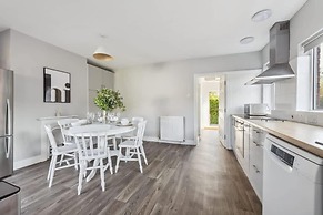 Fern House - Cosy 3 Bedroom House With Garden