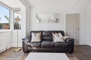 Fern House - Cosy 3 Bedroom House With Garden