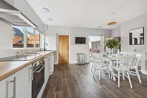 Fern House - Cosy 3 Bedroom House With Garden