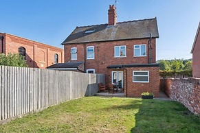 Fern House - Cosy 3 Bedroom House With Garden