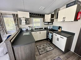 Luxury Caravan on Family Park Near Bournemouth