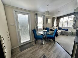 Luxury Caravan on Family Park Near Bournemouth