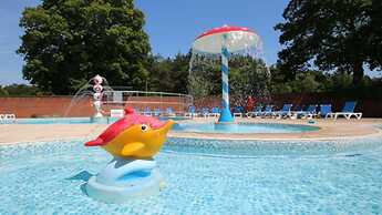 Luxury Caravan on Family Park Near Bournemouth