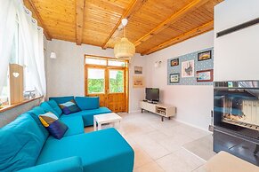Large Holiday Home With Private Garden
