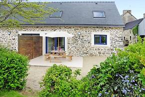 Holiday Home in Telgruc-sur-mer, Near Beach