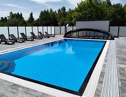 Two-story Holiday Cottages, Pool, air Conditioning