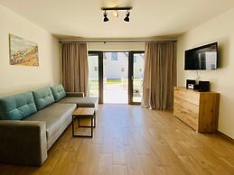 Two-story Holiday Cottages, Pool, air Conditioning