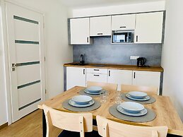 Two-story Holiday Cottages, Pool, air Conditioning