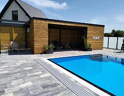 Two-story Holiday Cottages, Pool, air Conditioning